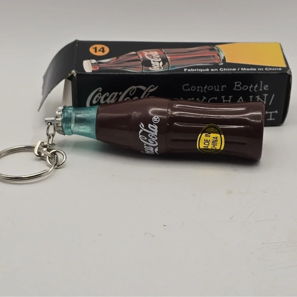 Coca-Cola Contour Bottle Keychain Flashlight Soda Theme w/ Box Made in China